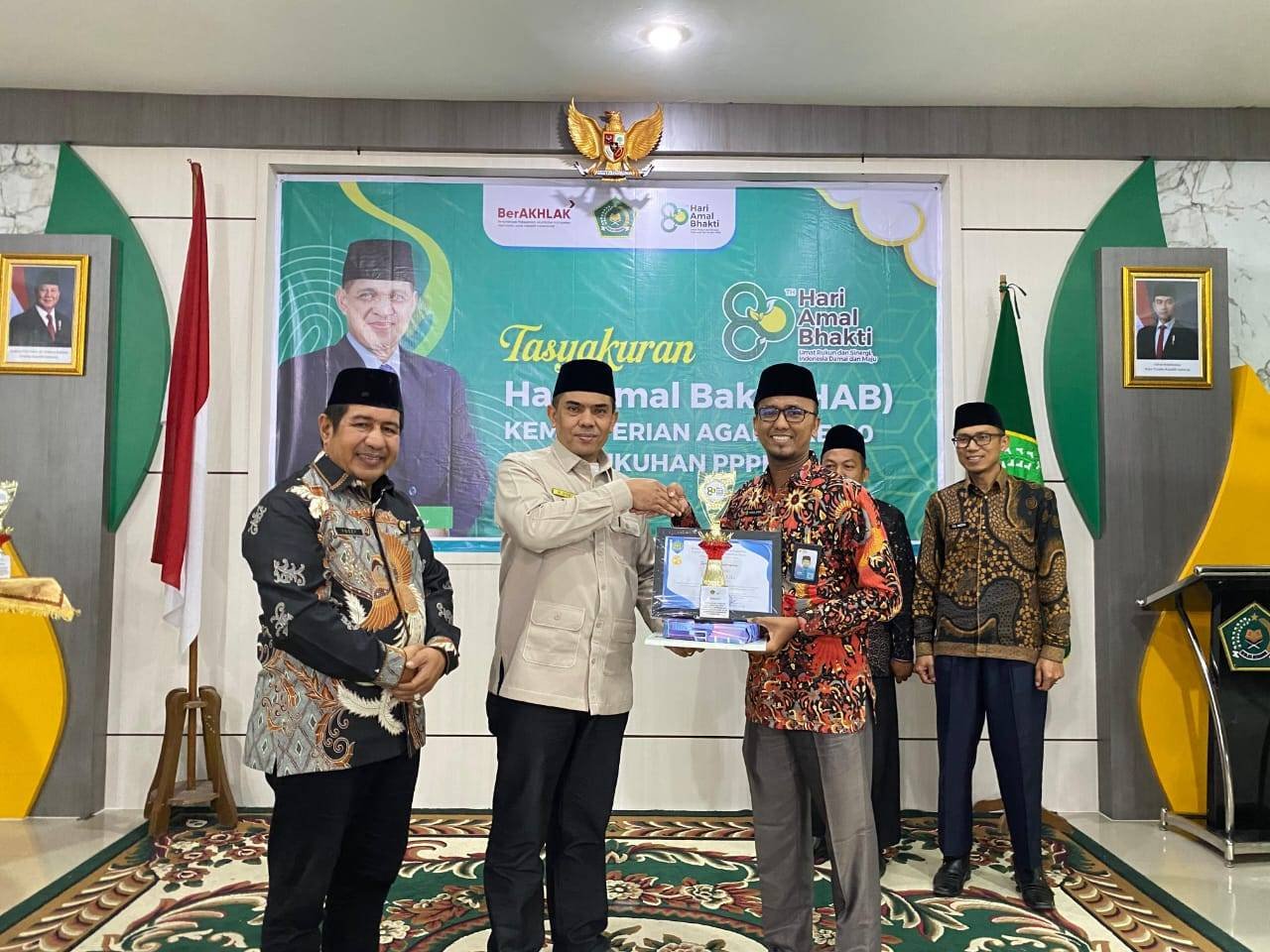 Penghulu KUA Lubuk Alung Saiful Azhar Raih Terbaik I Lomba Video Pendek Layanan KUA dan Penghulu Berdampak Tingkat Sumbar