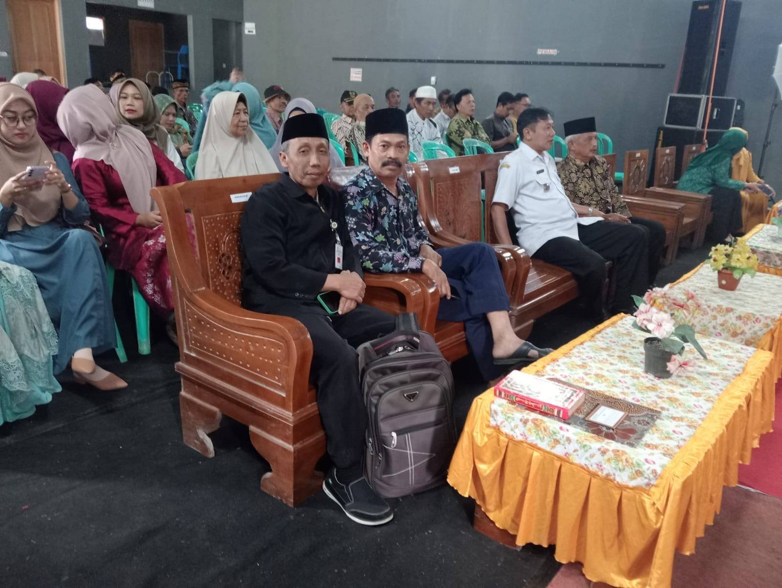 KUA Karangkobar Perkuat Nilai Spiritual dalam Pelantikan Perangkat Desa Leksana