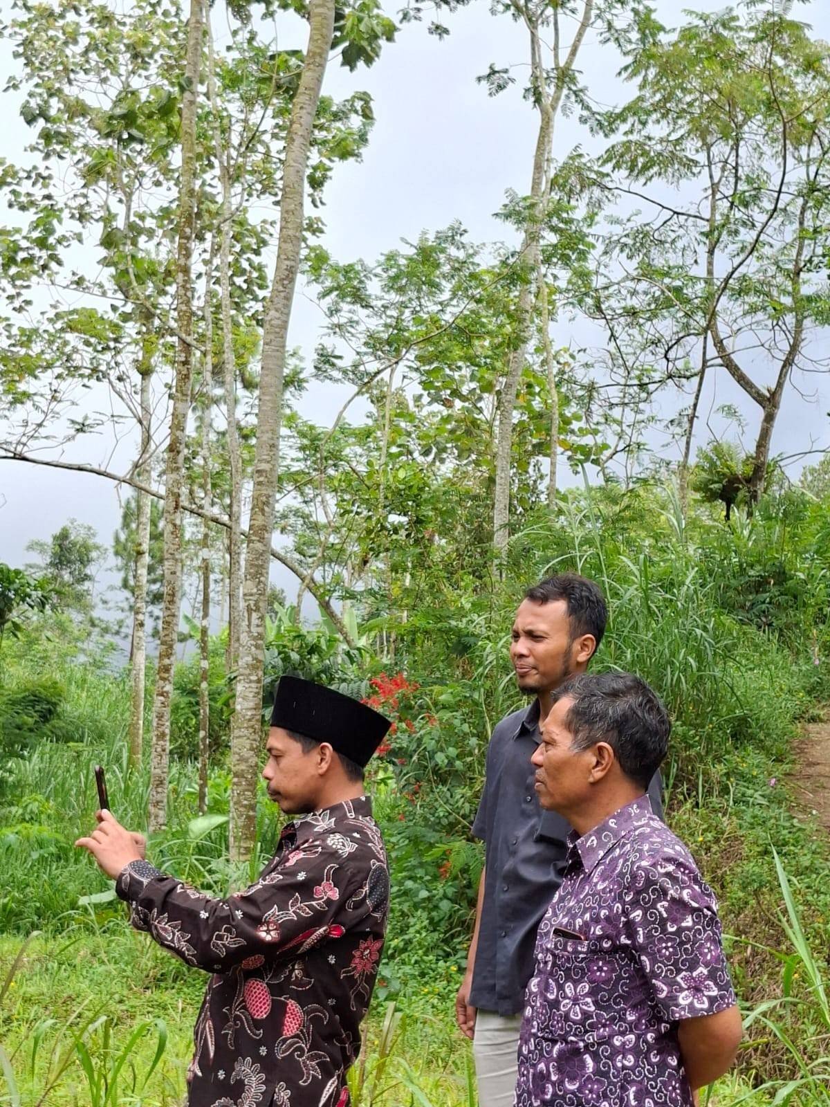 Pastikan Status Hukum Tanah Wakaf di Desa Karanggondang, KUA Karangkobar Turun Langsung ke Lokasi