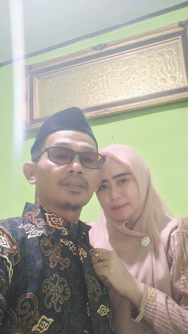 Jalin Silaturahmi, Kepala KUA Salawati Selatan Hadiri Resepsi Pernikahan Bersama Istri di Wilayah Kerja KUA