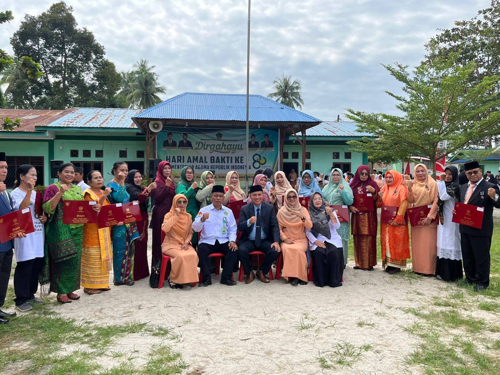 Sekretaris PC APRI Batu Bara Terima Satya Lencana Kesetiaan 20 Tahun