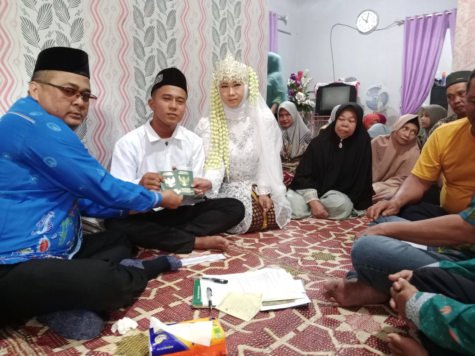 Ka. KUA Bosar Maligas Laksanakan Pencatatan Pernikahan di Nagori Sido Mulyo