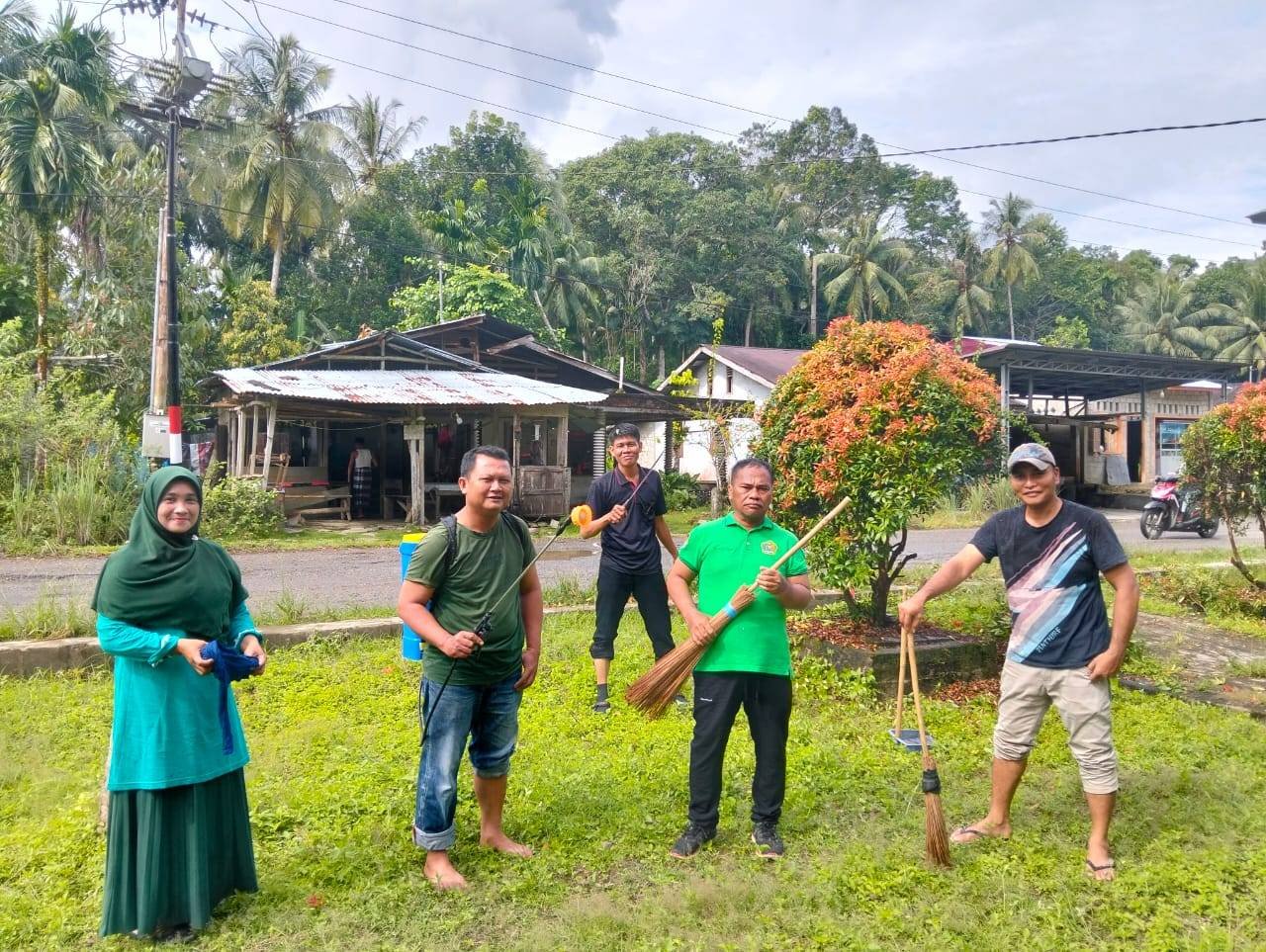 Awali Tahun 2026: KUA Tuhemberua Gelar Jumat Bersih dan Makan Bersama
