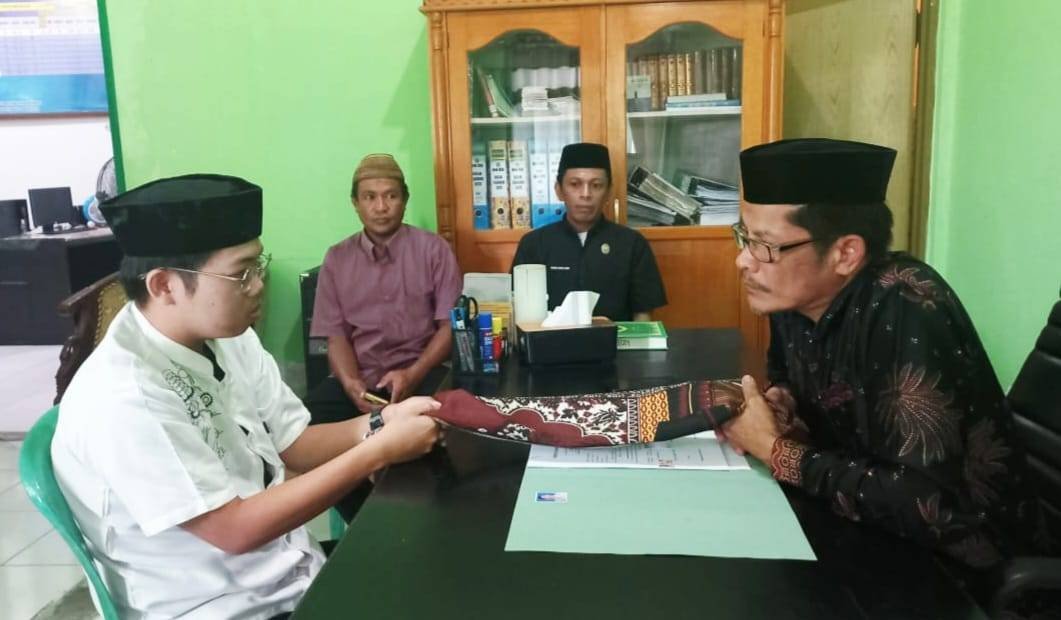 Proses Khidmat di KUA Kota Tengah: Warga Dulalowo Masuk Islam