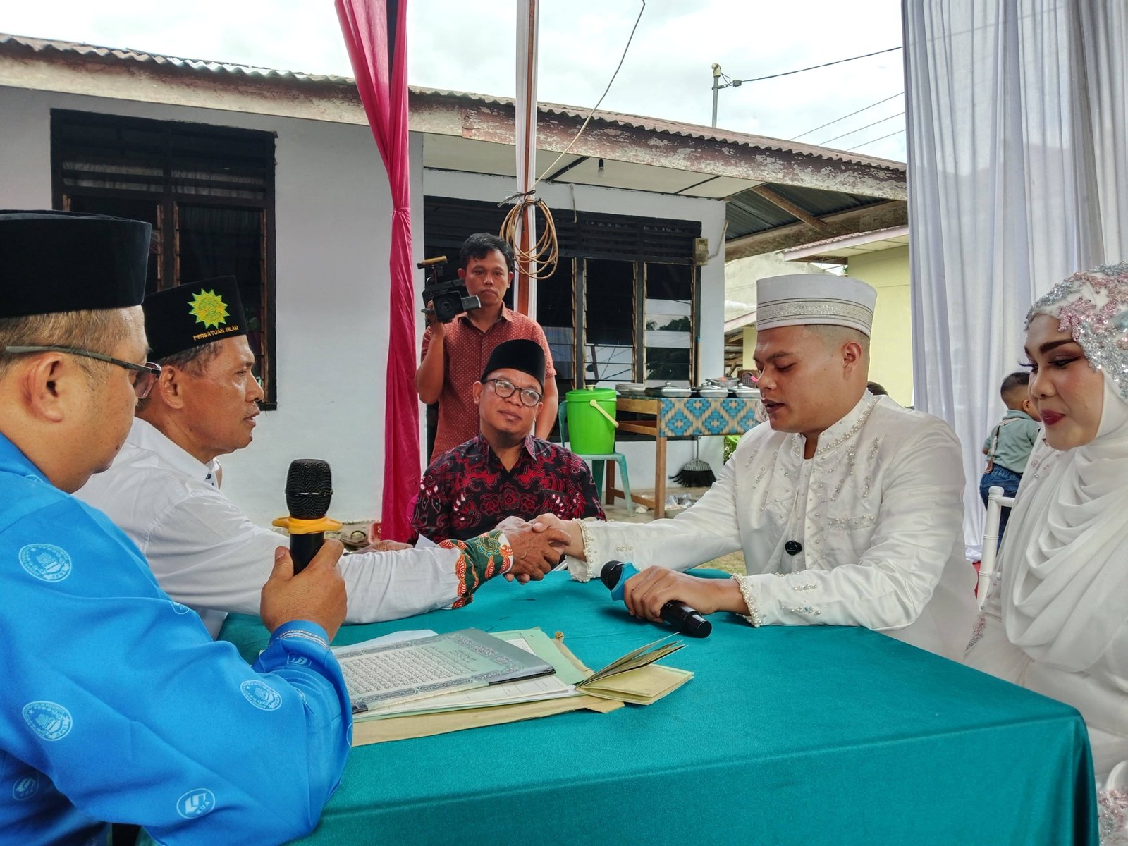 Ka. KUA Bosar Maligas Laksanakan Pencatatan Nikah di Nagori Marihat Butar