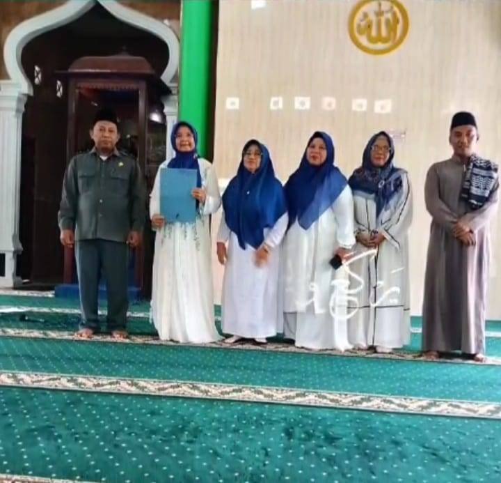 Ka. KUA Pancur Batu Kukuhkan MT Al Jamiatul Muslimat, Perkuat Perempuan dalam Moderasi Beragama