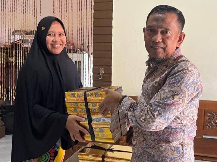 Dari Tanah Putih untuk Aceh Tamiang : KUA Salurkan Al-Qur’an bagi Korban Banjir Bandang