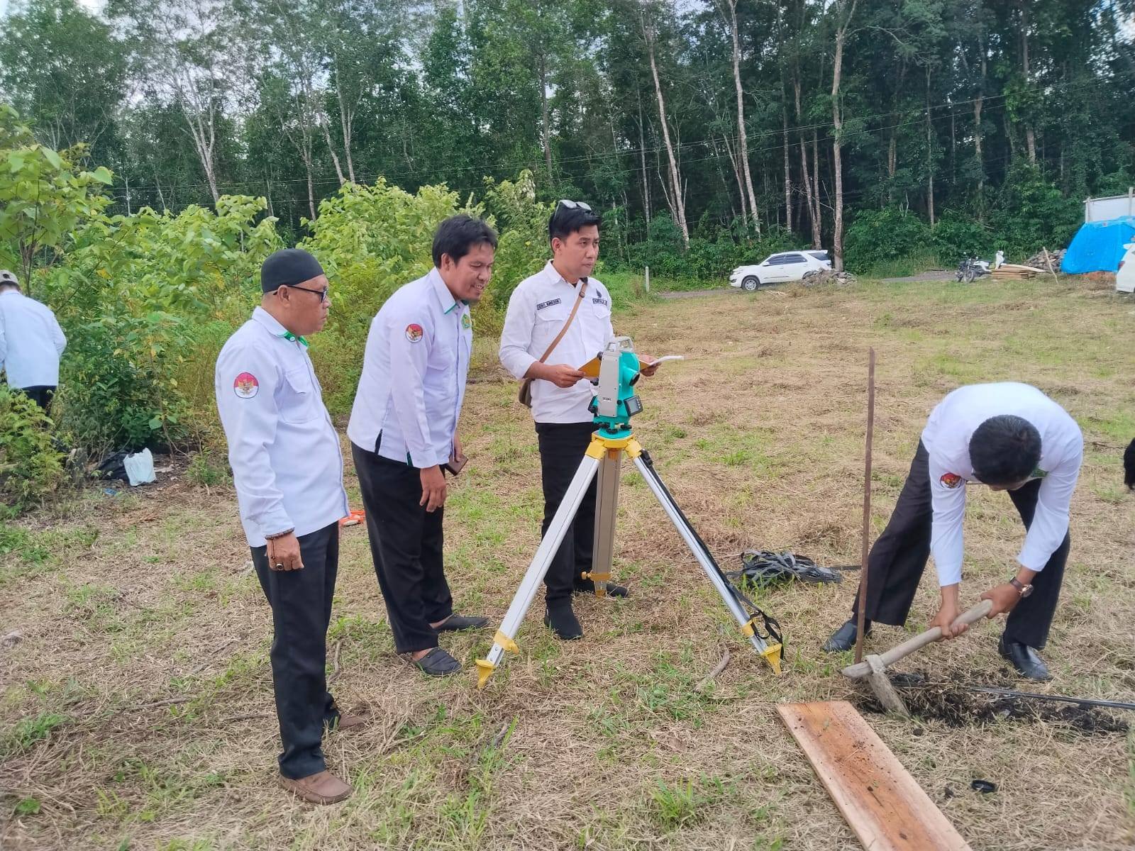KUA Kelekar Ukur Arah Kiblat Masjid At Taqwa Menanti