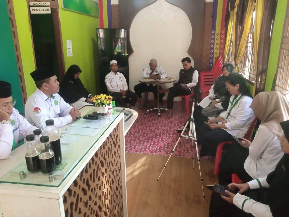 Pembinaan, Ka. KUA Bagan Sinembah Tekankan Disiplin dan Pelayanan Humanis Pegawai