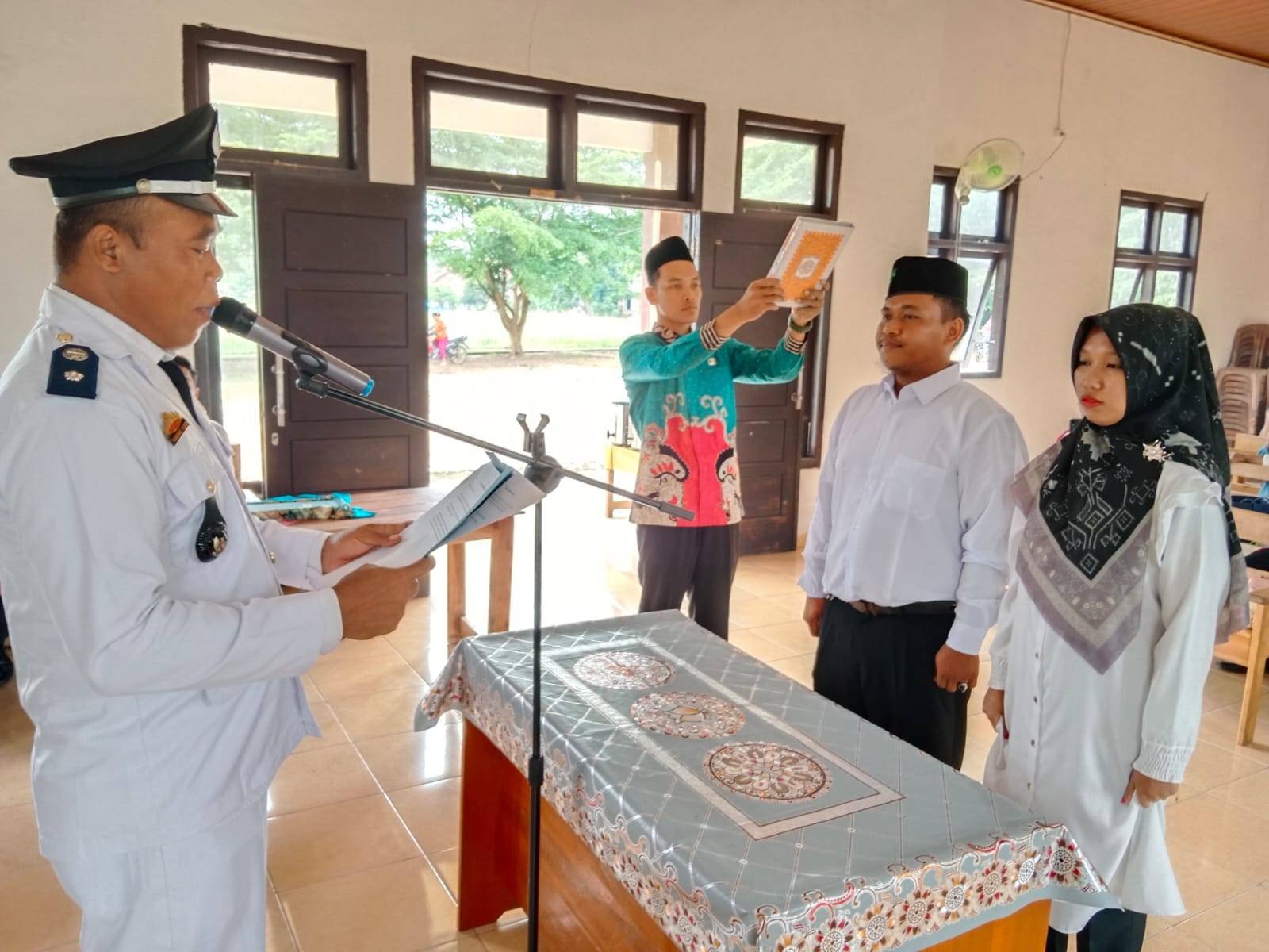 KUA Metro Kibang Hadiri Pelantikan Perangkat Desa