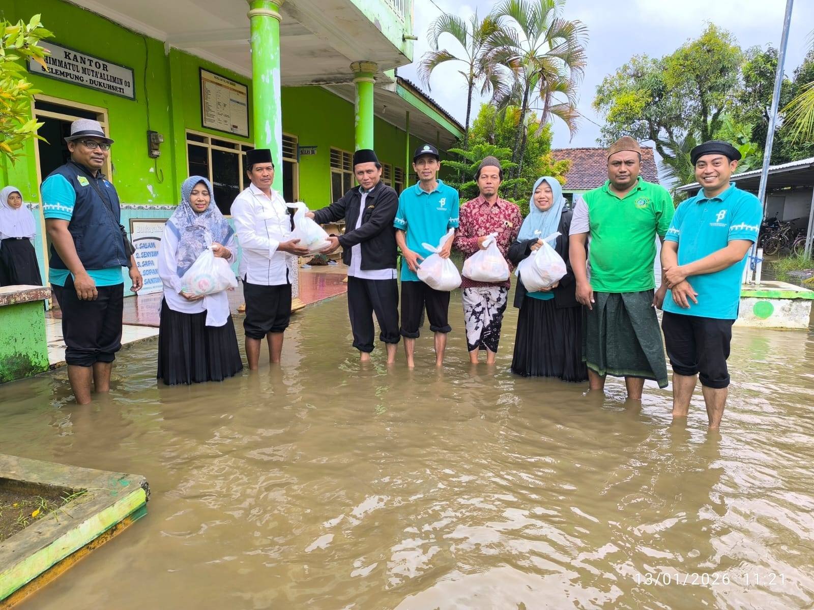 KUA Dukuhseti Peduli Korban Banjir