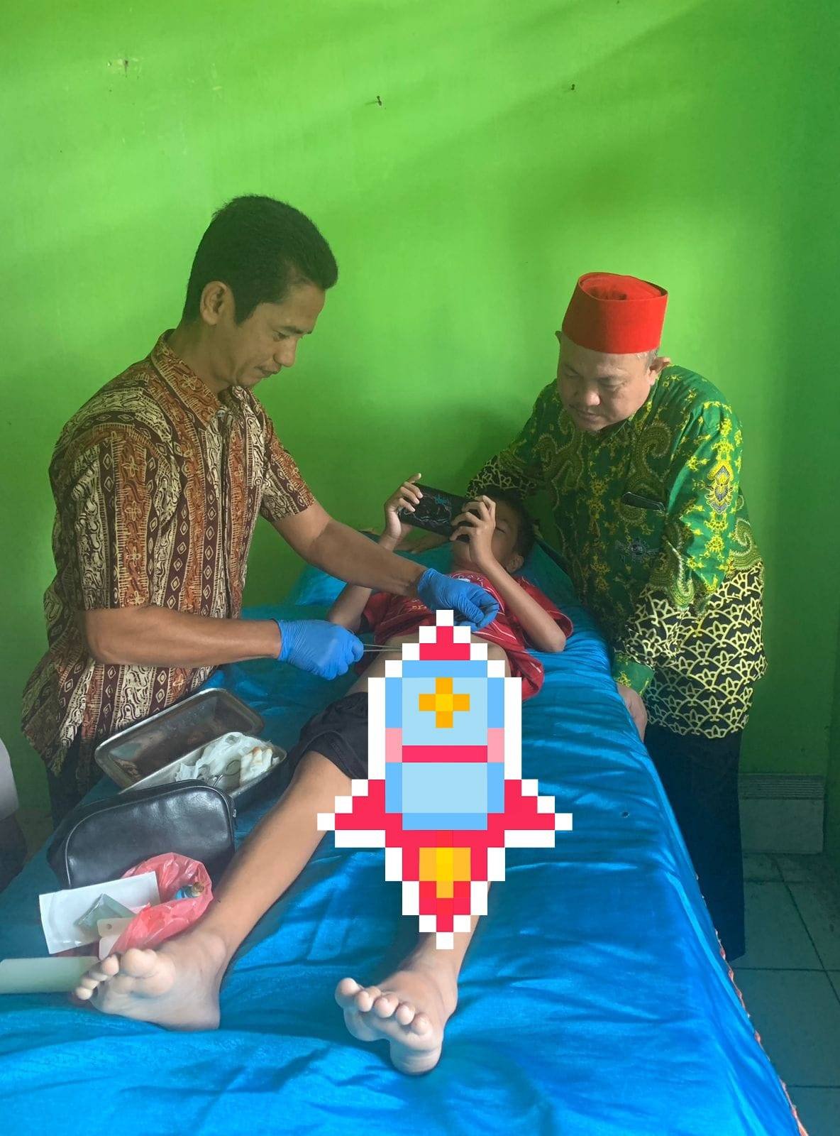 Khitanan Massal Di KUA Penukal Utara berjalan Sukses