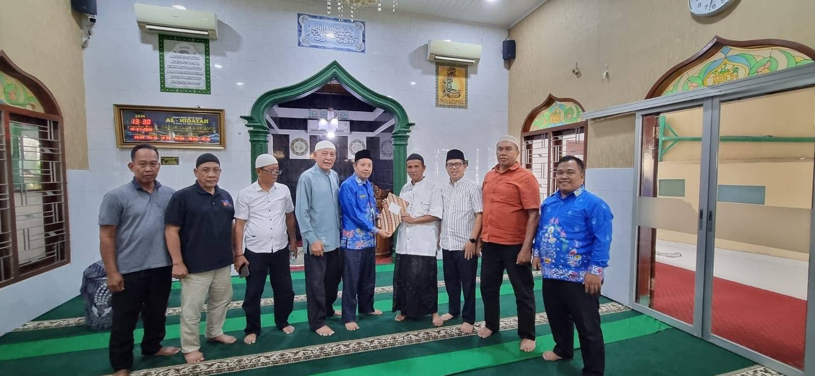 Perkuat Legalitas Aset Umat, Ka KUA Medan Tembung Pimpin Penandatanganan Ikrar Wakaf Masjid Al-Hidayah