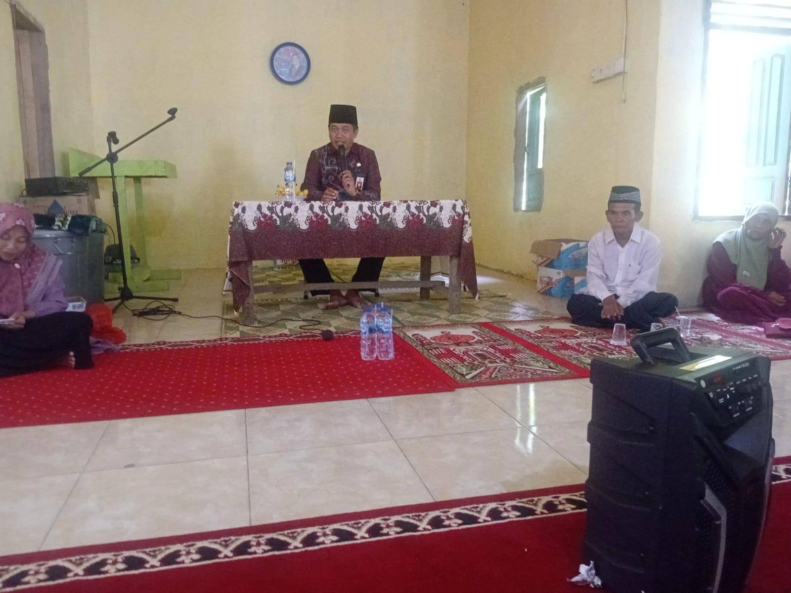 Kepala KUA Inuman Isi Peringatan Isra dan Mi'raj di Majelis Taklim Desa Gabungan