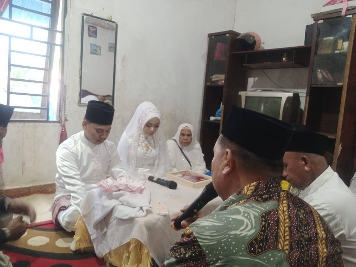 Ka. KUA Tekankan Pentingnya Pengantin Selalu Berbakti kepada Orang Tua