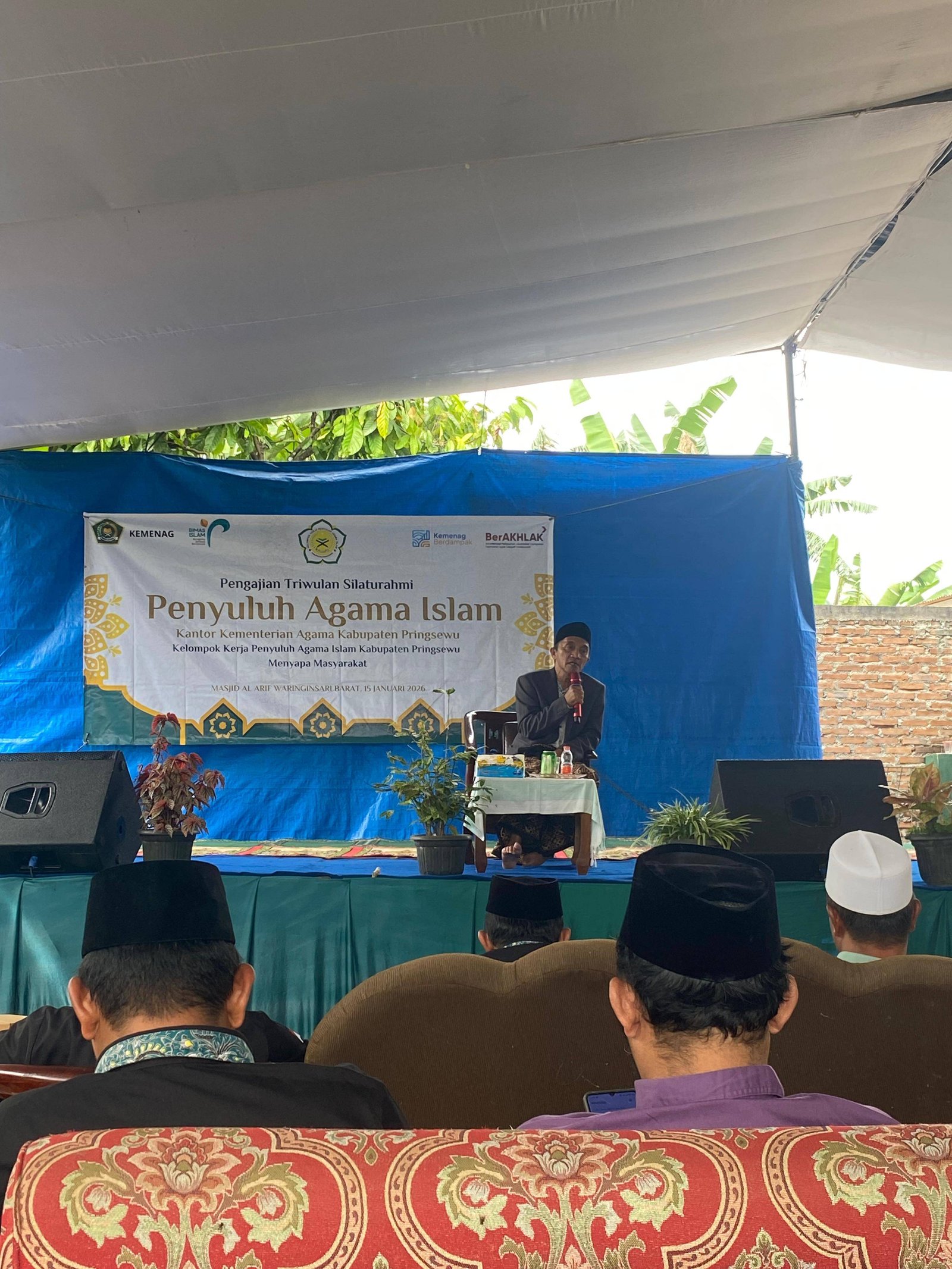 Azis Musyafa menyampaikan ceramah Pengajian Triwulan Penyuluh Agama Islam Kemenag Pringsewu Digelar di Kecamatan Sukoharjo