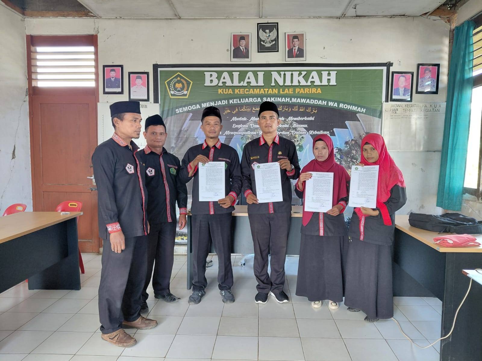 Dedikasi Tanpa Batas, Pegawai KUA Lae Parira Terima SK Tambahan dengan Penuh Khidmat