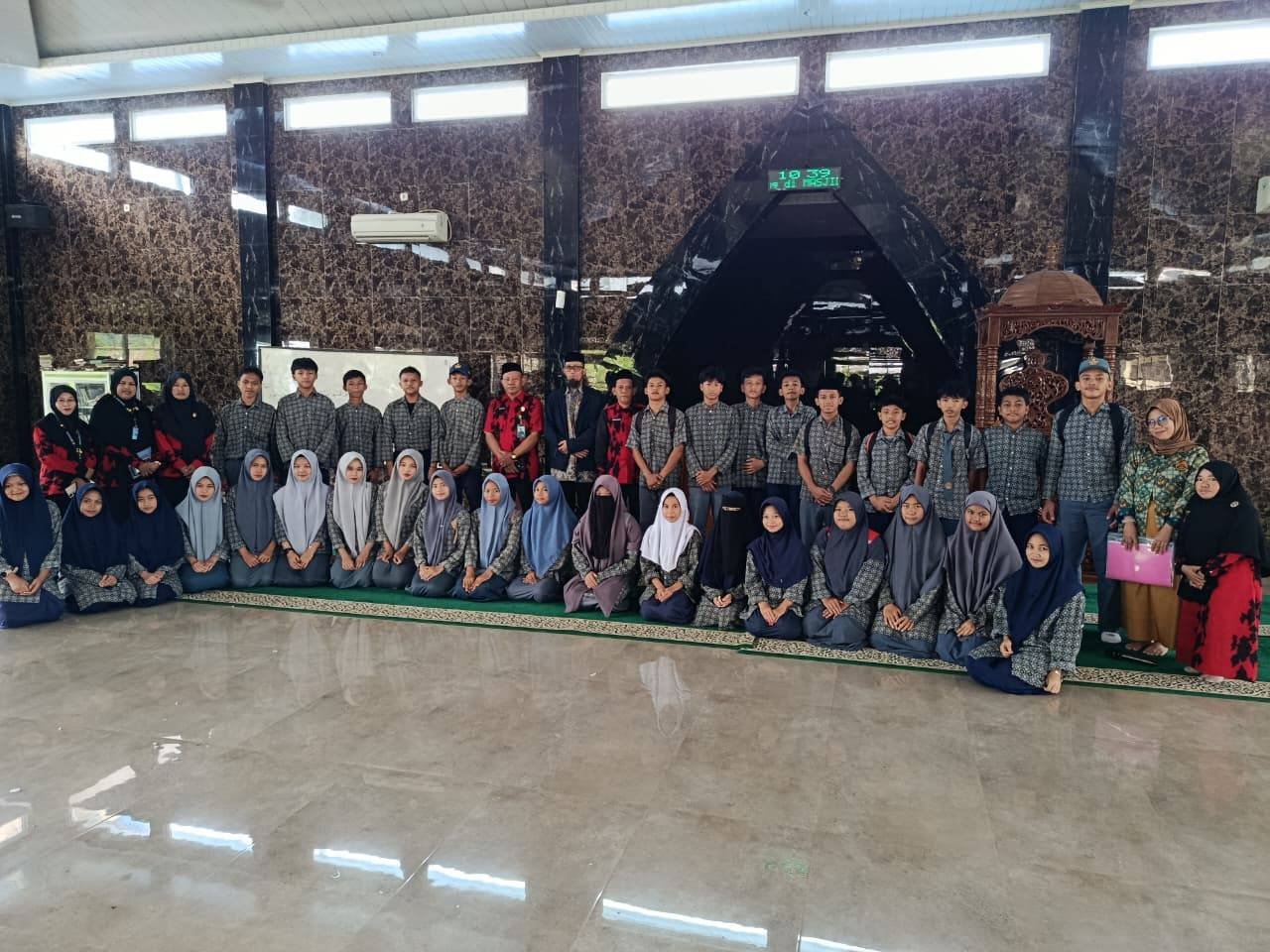 BRUS: Langkah Nyata Penghulu KUA Pusaka Bantimurung Membina Generasi Muda