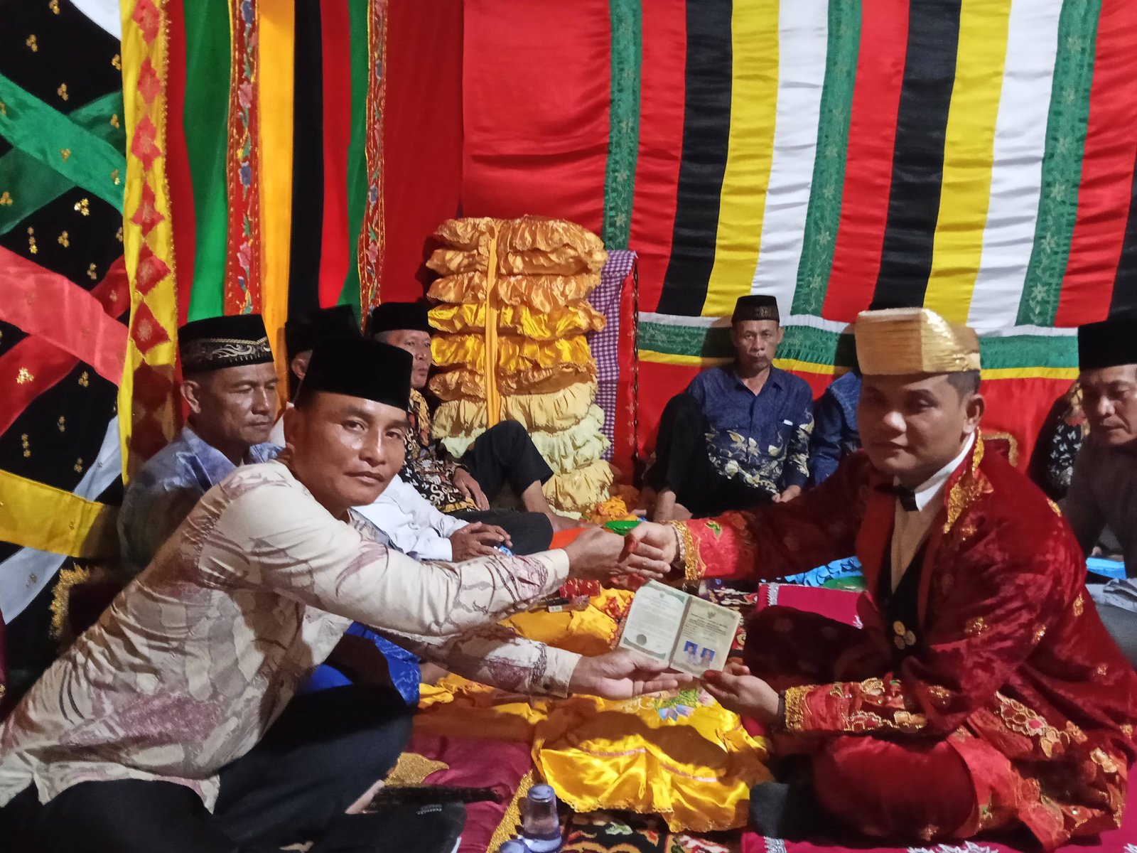 Momen Sakral di Senja Hari: KUA Tuhemberua Resmikan Akad Nikah Maslan dan Jasmaidar