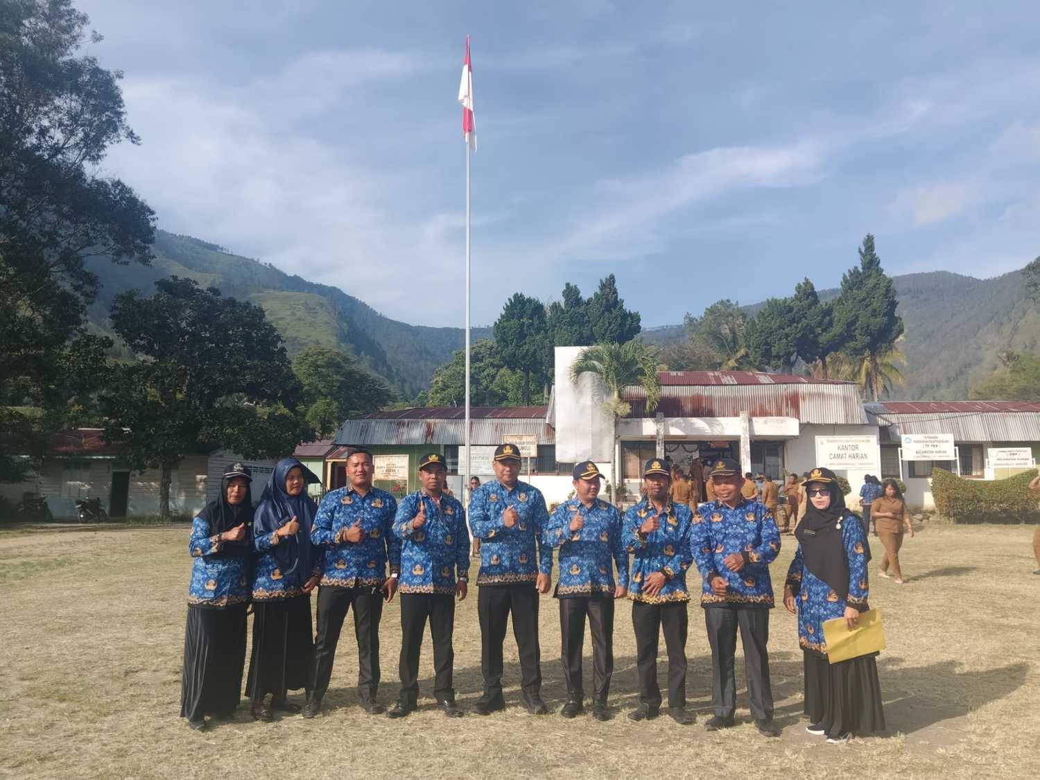 Kepala KUA Harian Pimpin Doa pada Upacara Hari Kesadaran Nasional Kecamatan