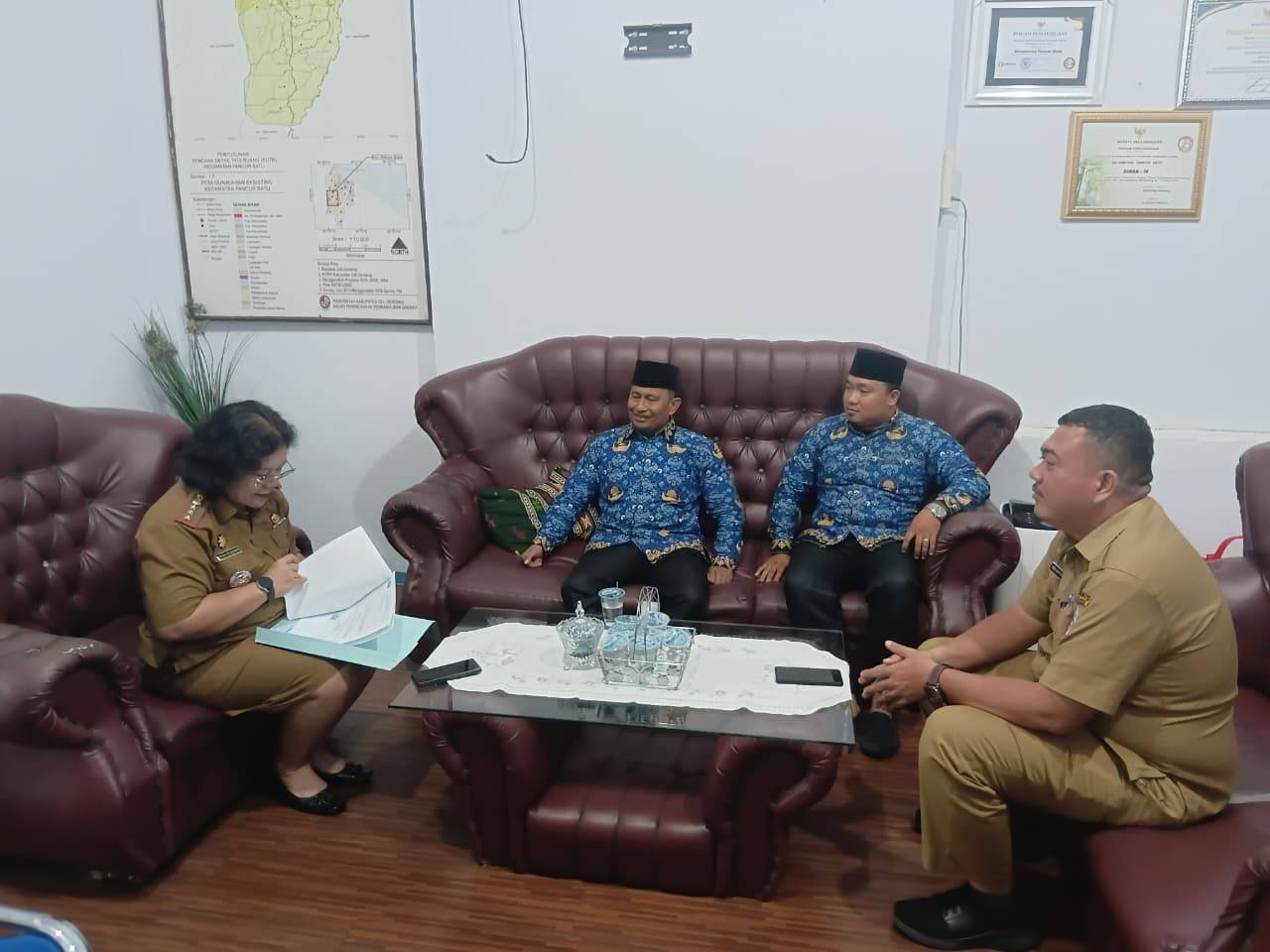 Awali Tahun 2026, Ka. KUA Pancur Batu Perkuat Koordinasi dengan Camat Demi Kerukunan Umat Beragama