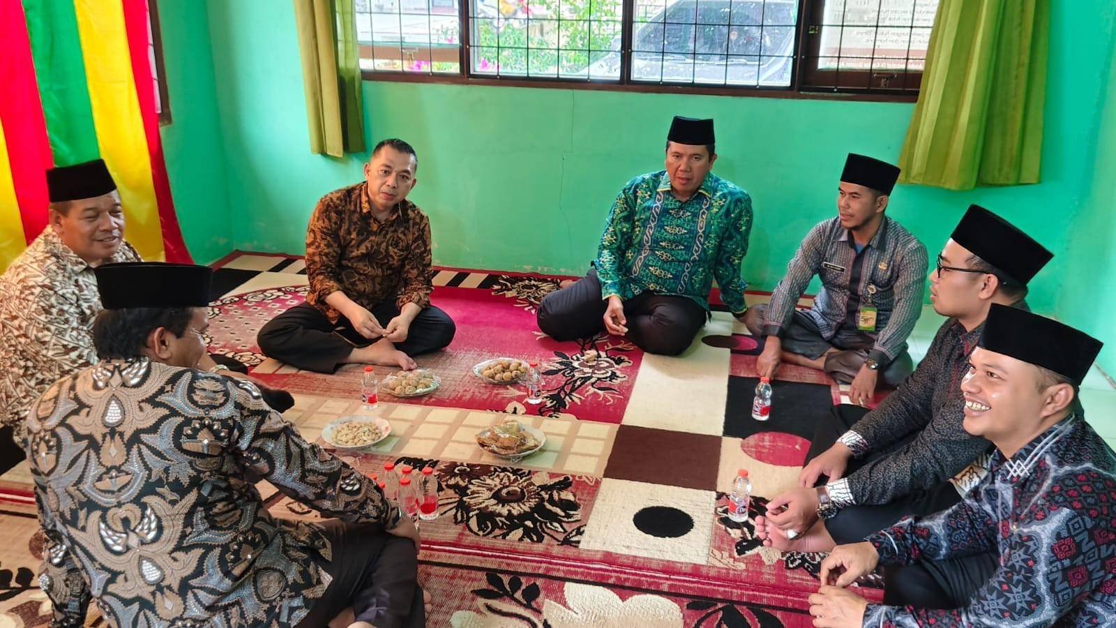 Plt. Ka. KUA Kec. Sei Apit Terima Kunjungan Monitoring Kepala Kankemenag Siak