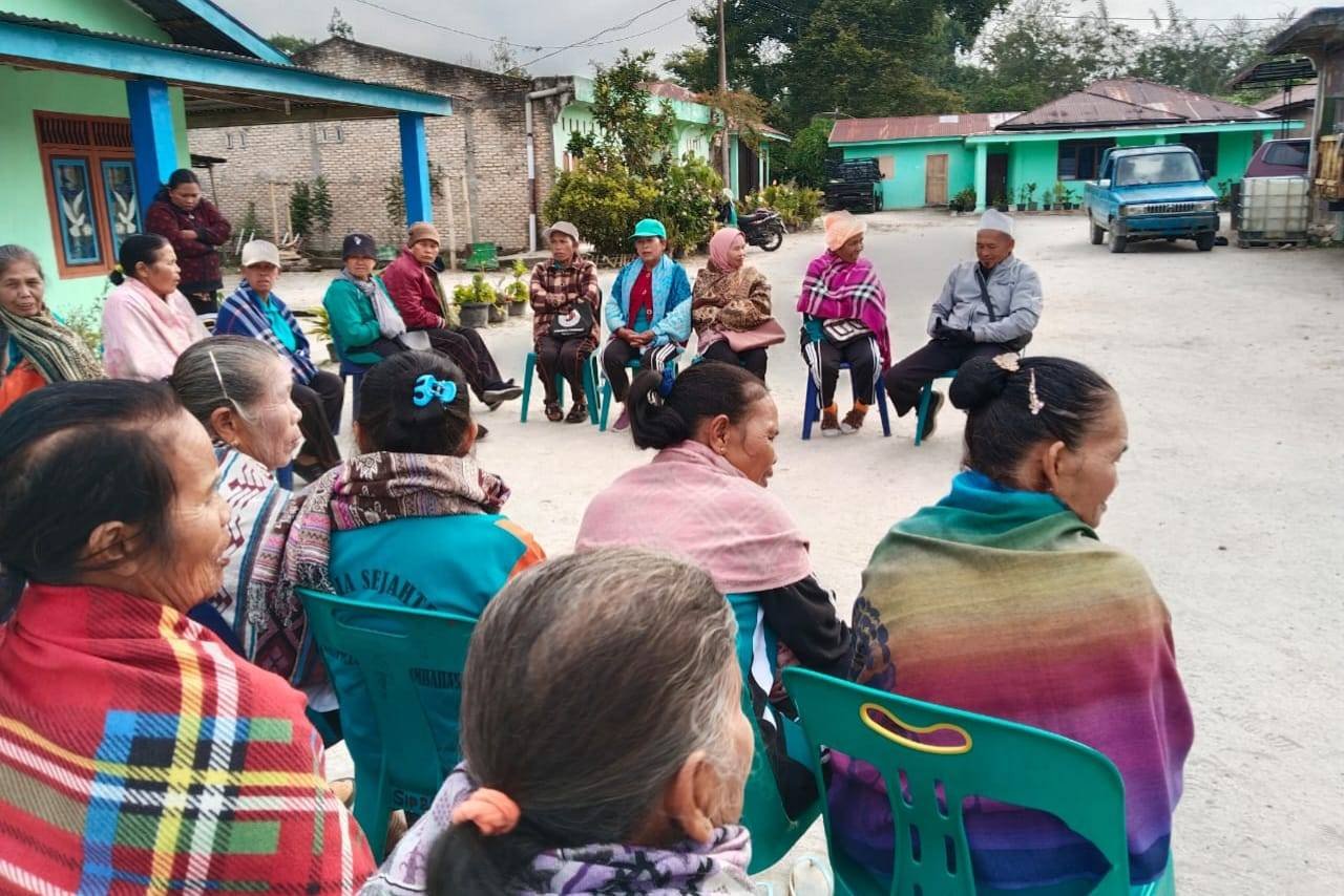 Jajaran KUA Doloksanggul Laksanakan Pengajian dan Moderasi Kepada Masyarakat Lansia Desa Sipituhuta