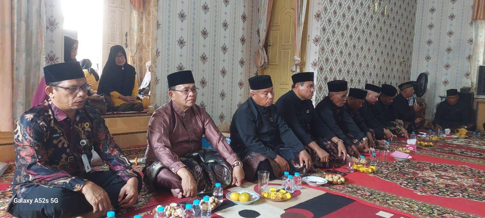 Merawat Tradisi, Menguatkan Syariat: Kepala KUA Ujung Batu Hadiri Menganta Tamiang ke Andiko
