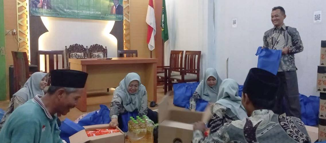 Lelah Jadi Lillah, Semangat Gotong Royong Warnai Persiapan Santunan di KUA Mandiraja