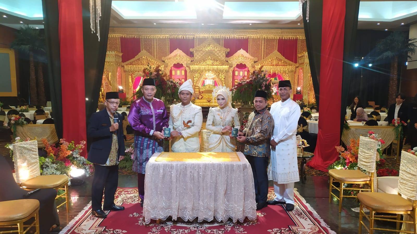 Penghulu KUA Payung Sekaki Pimpin Pelaksanaan Akad Nikah Di Labersa Hotel 