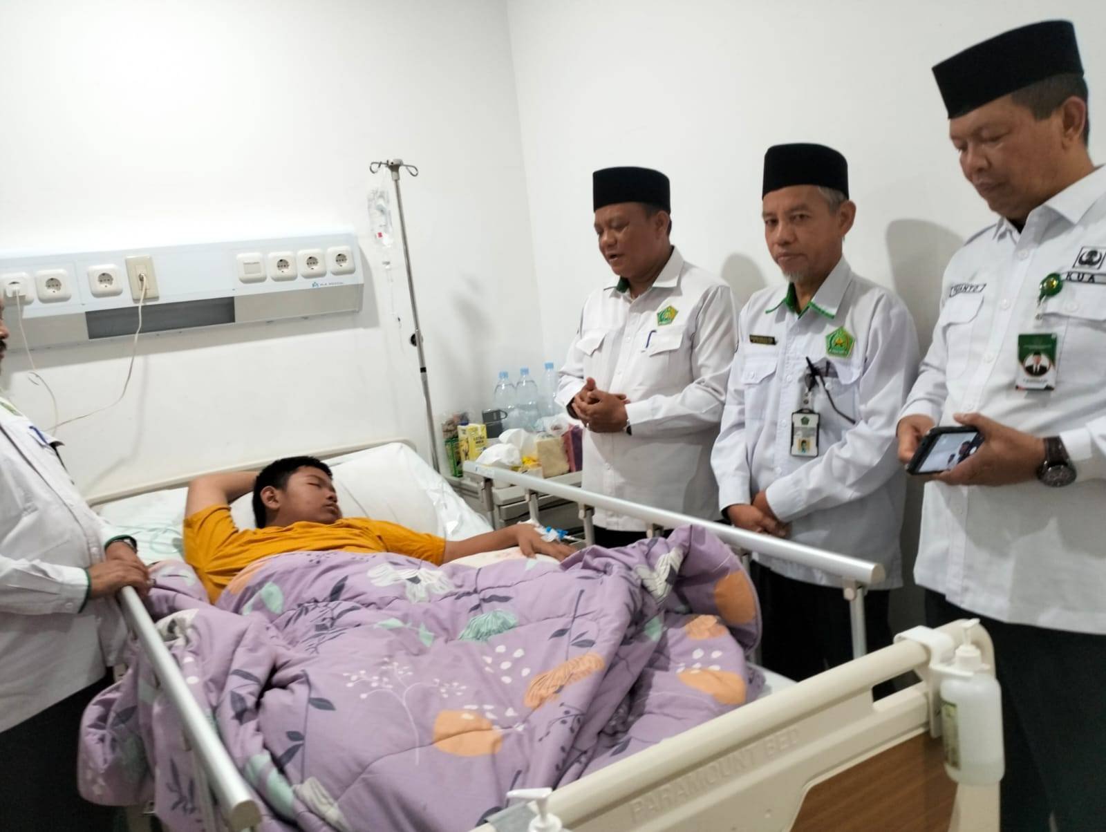 Tingkatkan Kepedulian, PC. APRI Kota Pekanbaru Jenguk Anak Penghulu Yang Sakit