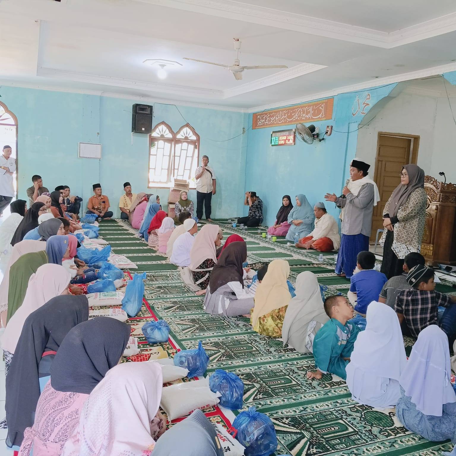 Ka. KUA Tigalingga Tekankan Pentingnya Berbagi dan Bersilaturahmi dalam Pengajian Akbar