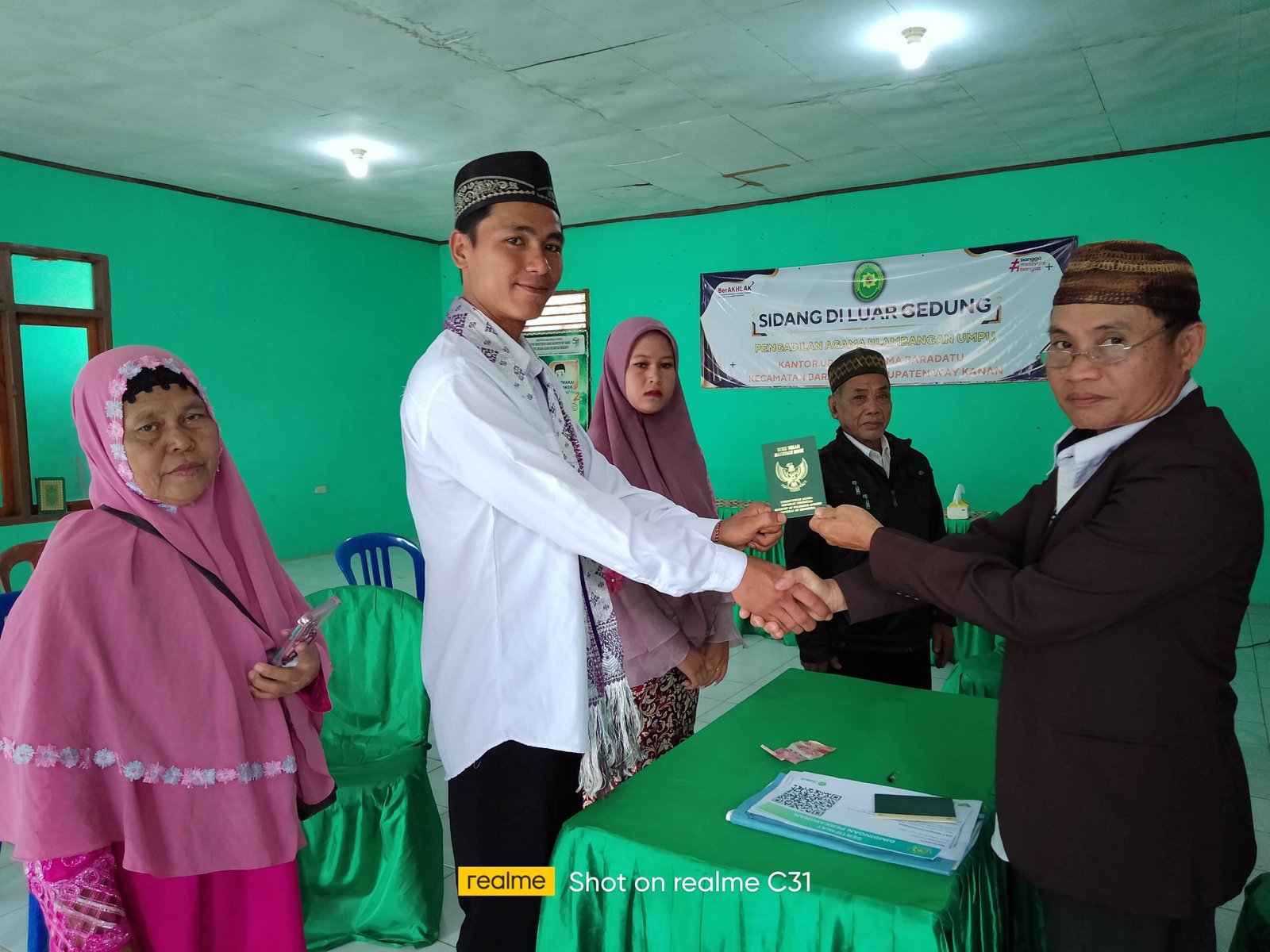 Akad Nikah di Kantor, KUA Baradatu Layani Dengan Maksimal