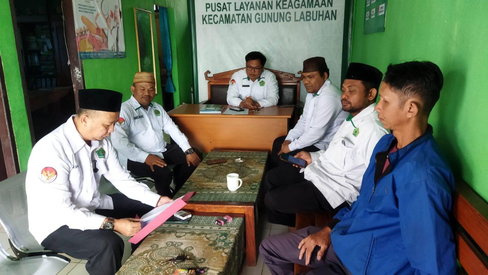 Kepala KUA Gunung Labuhan Berikan Layanan Cepat untuk Kepentingan Pendaftaran TNI