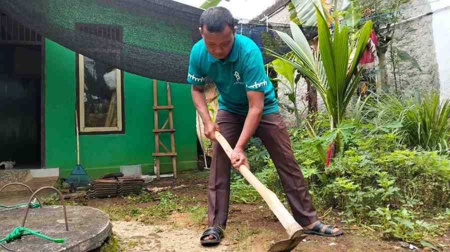 KUA Sekampung Udik Gelar Aksi Bersih Lingkungan Kantor