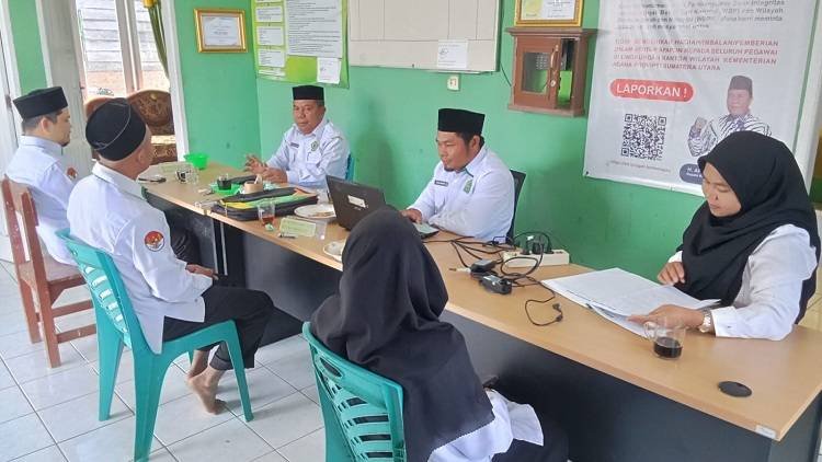 KUA Berampu Matangkan Pembagian Tugas Tambahan Pegawai dalam Rapat Koordinasi