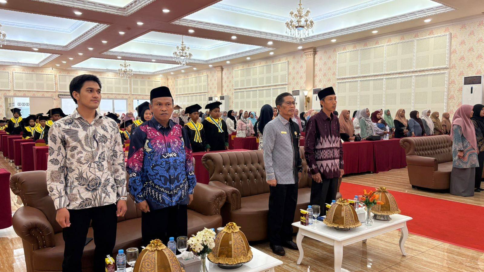 Kepala KUA Mallawa Dampingi Kankemenag Maros Hadiri Wisuda Santri TPQ, Apresiasi Peran orang tua dan Guru