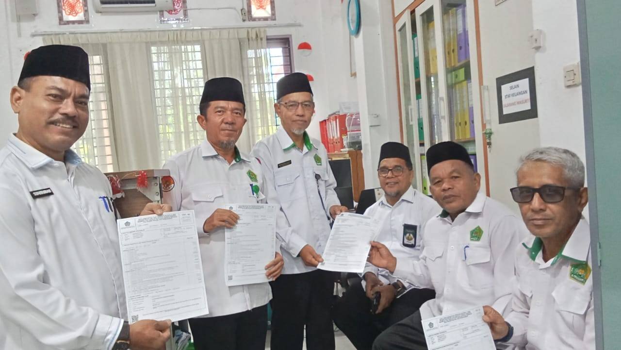 Penghulu Kota Pekanbaru Terima Bukti Pemotongan PPh Pasal 21
