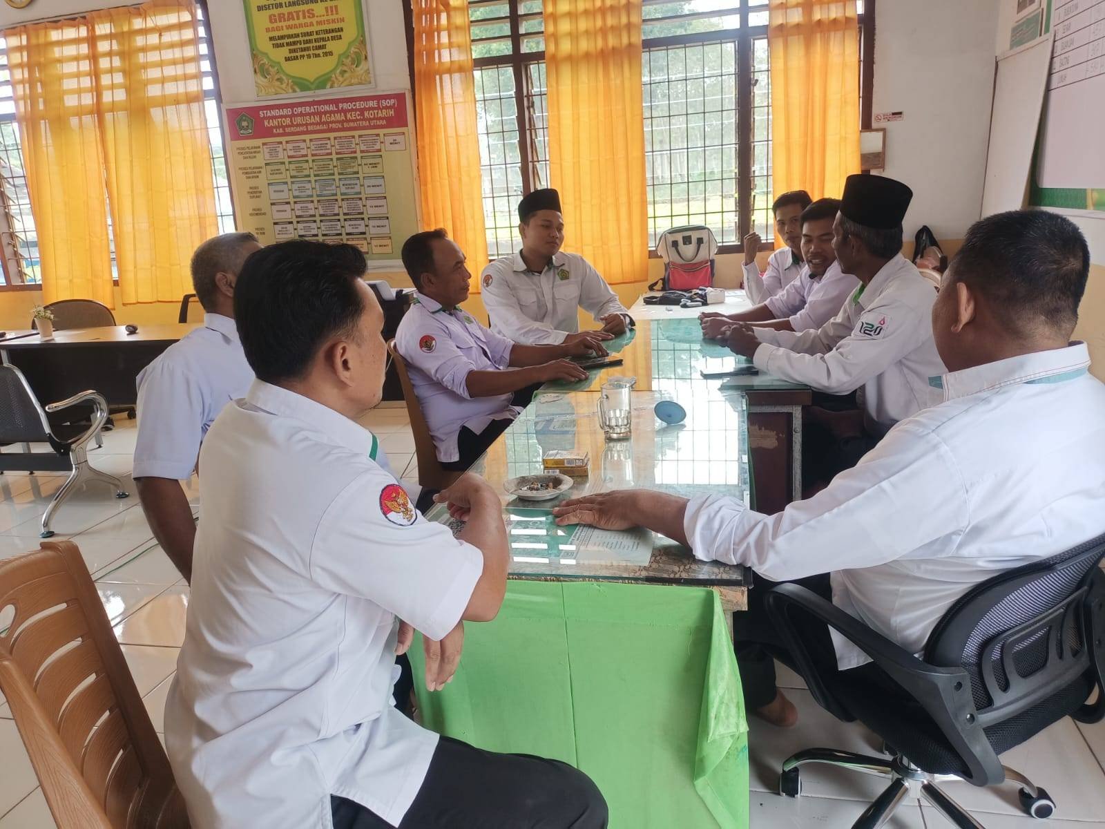 KUA Kotarih Bangun Budaya Diskusi, Bahas Takdir Bersama Penyuluh dan Staf