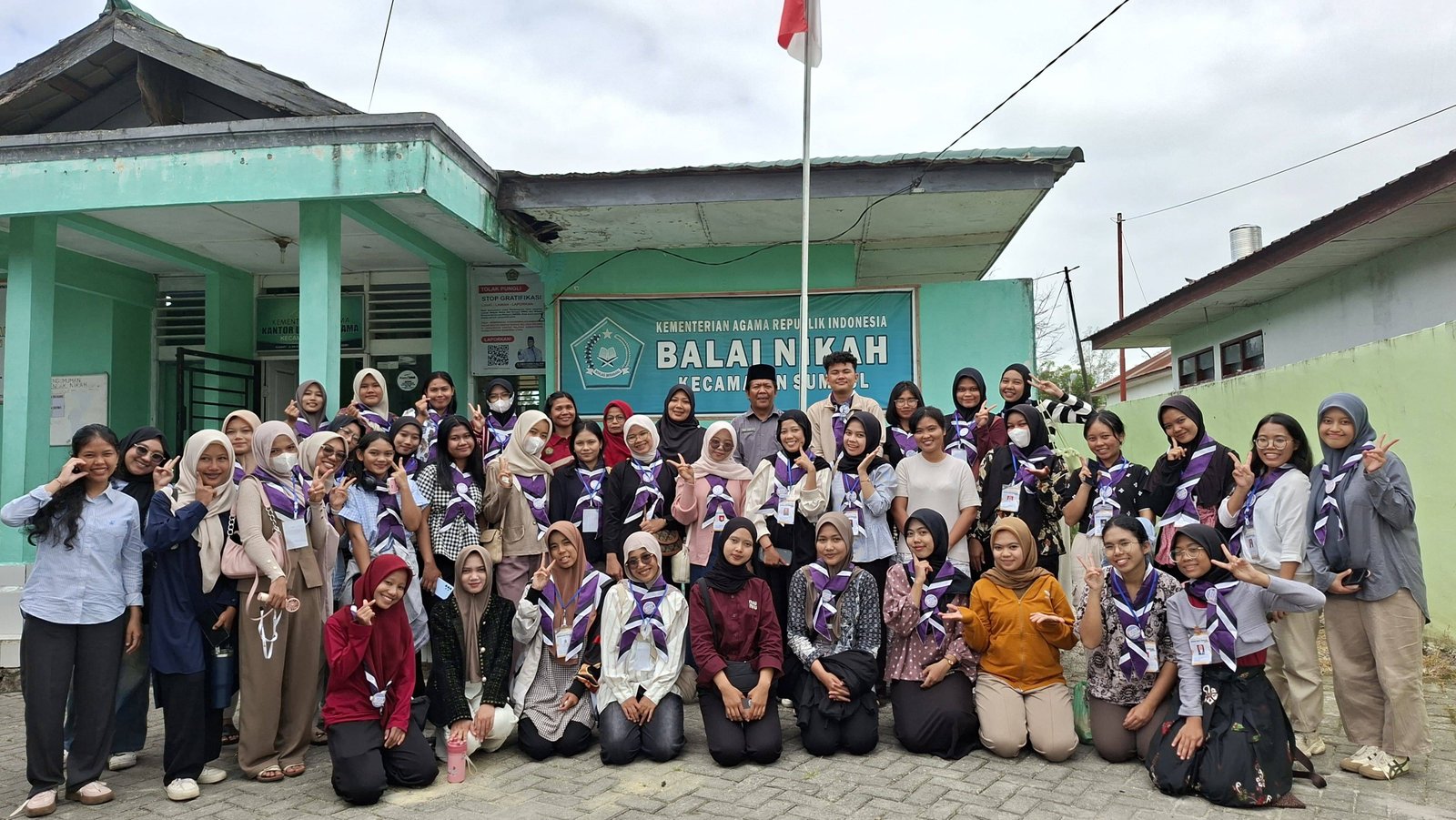 Penuh Haru, KUA Sumbul Lepas Relawan Sumut Mengajar: Perpisahan Bukan Akhir Pengabdian