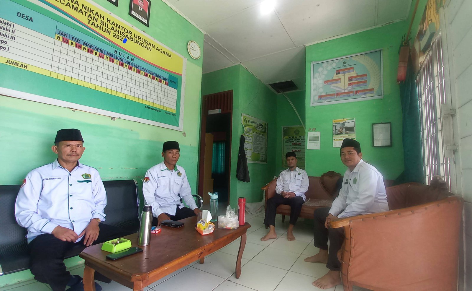 Perkuat Sinergi, Kepala KUA Silahisabungan Tekankan Pelayanan Humanis