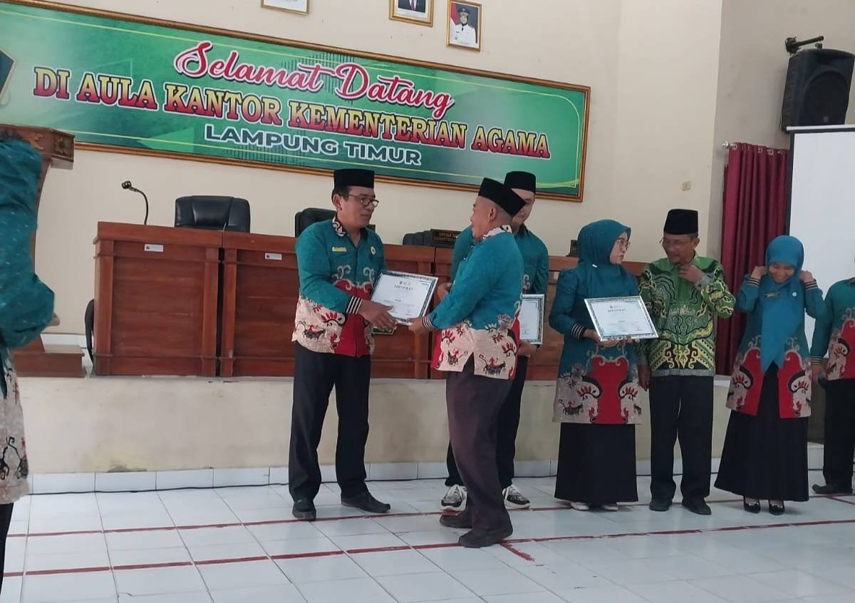 Kepala KUA Sekampung Udik Apresiasi Prestasi Penyuluh Raih PENAIS Award