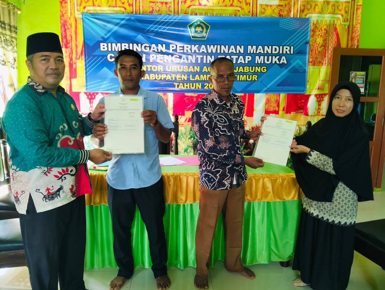 KUA Kecamatan Jabung Serahkan Dua Sertifikat Tanah Wakaf Asal Desa Betengsari