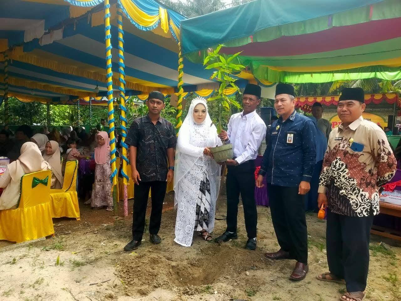 Bibit Pohon ke 23 ini bukanlah yang terakhir bagi KUA Singingi, ayo terus menanam untuk ekoteologi