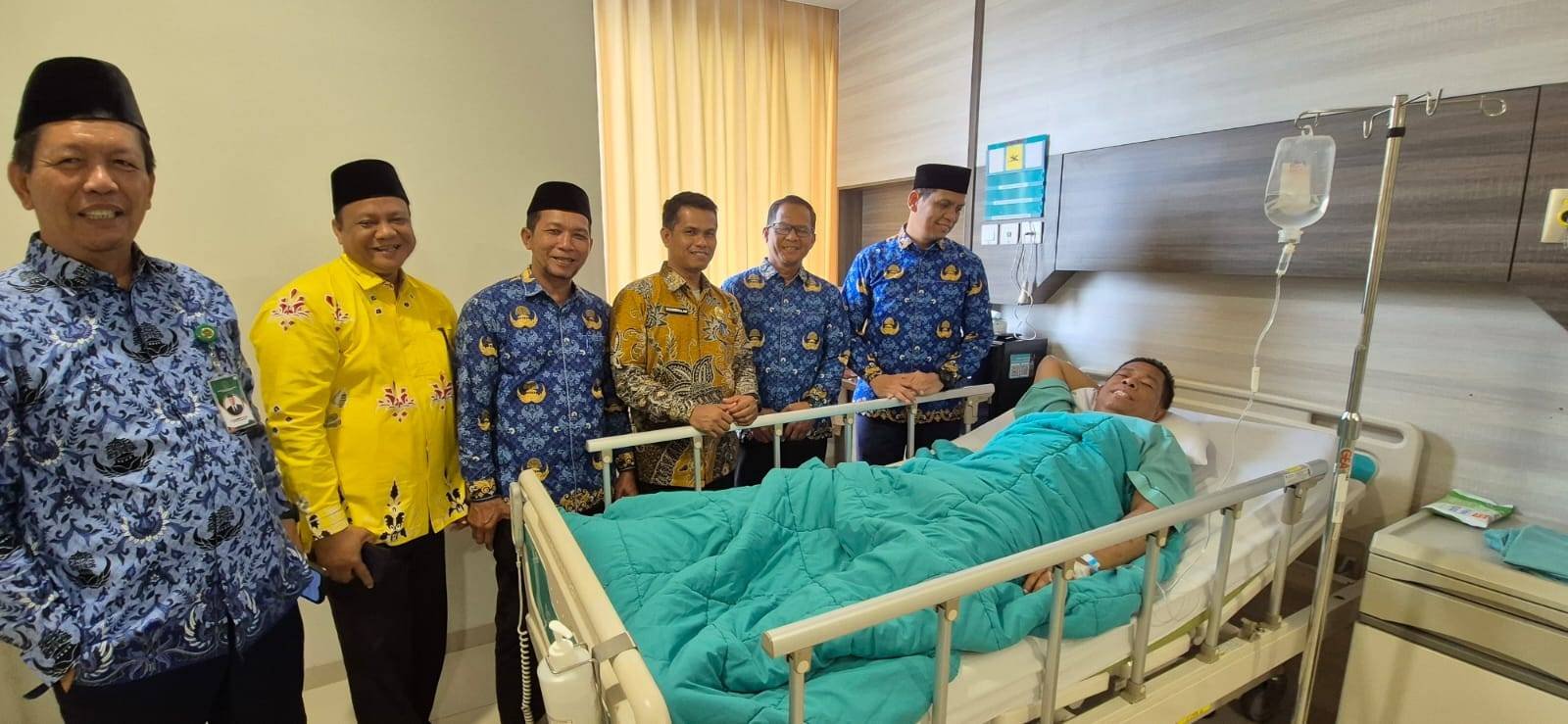 PW APRI Riau dan PC APRI Besuk Kabid Urais Di Rumah Sakit