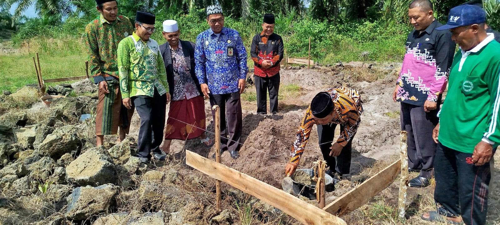 KUA Pasir Sakti Gelar Peletakan Batu Pertama Musholla