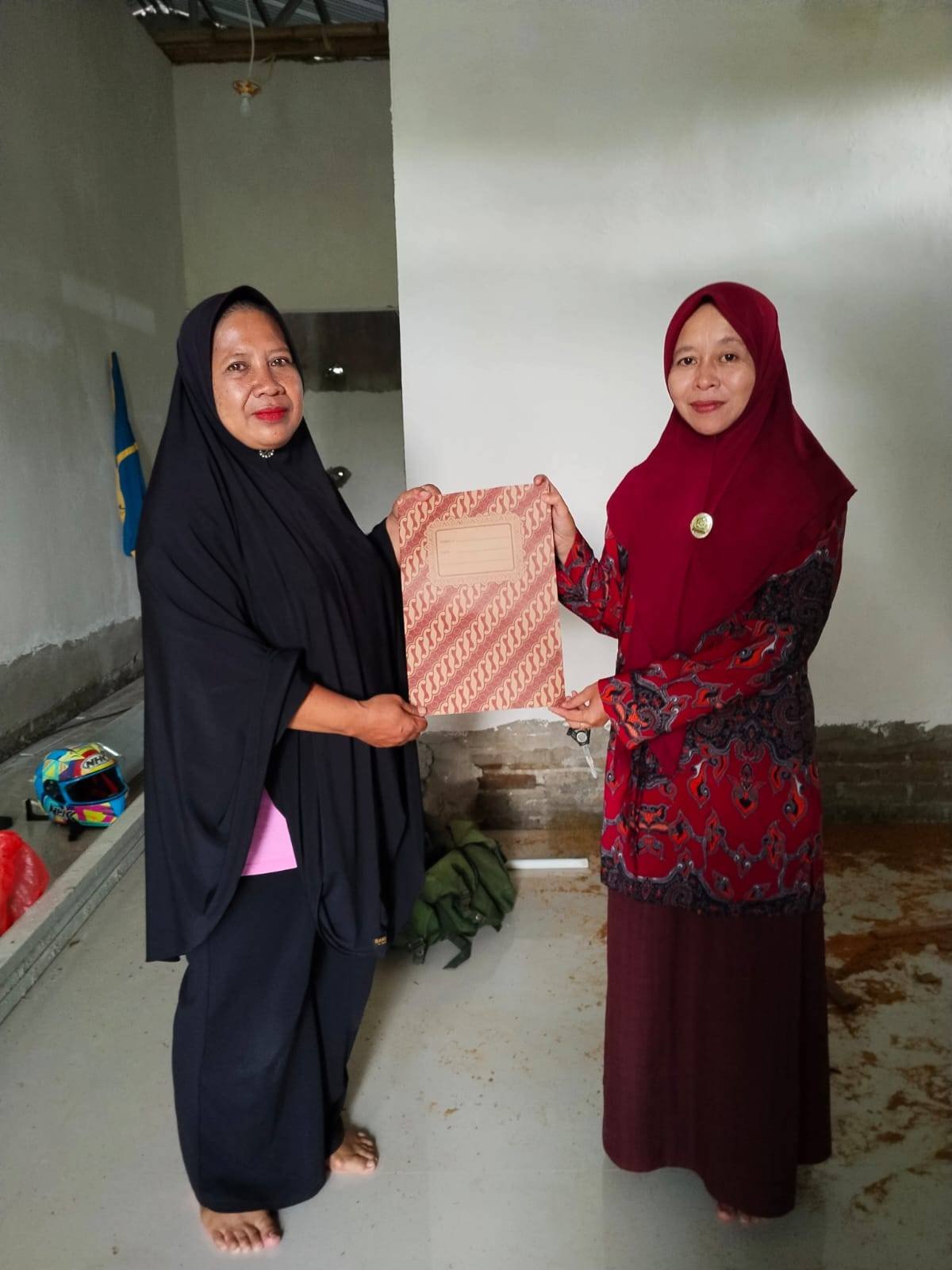 KUA Pusaka Bantimurung Serahkan SK MT Nurul Karim Lopi-Lopi Binaan Pokja Majelis Taklim