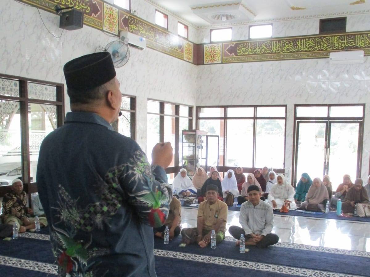 Optimalkan Persiapan Spiritual dan Fisik, Ka KUA Selesai Beri Pembekalan Calhaj se-Langkat Hulu
