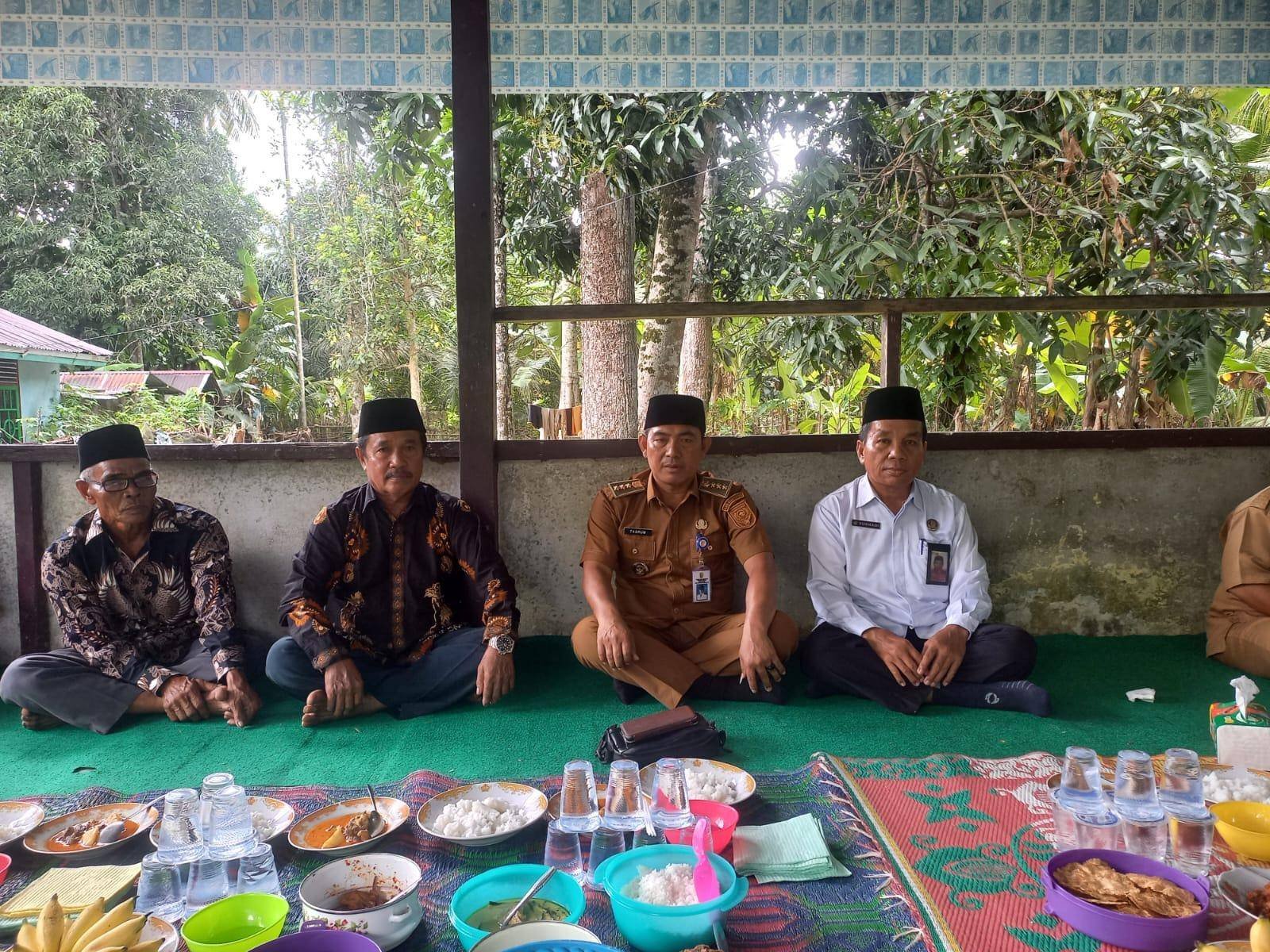 Ka.KUA Hadiri Doa Padang di Desa Pelukahan Sekaligus Pimpin Pembacaan Doa