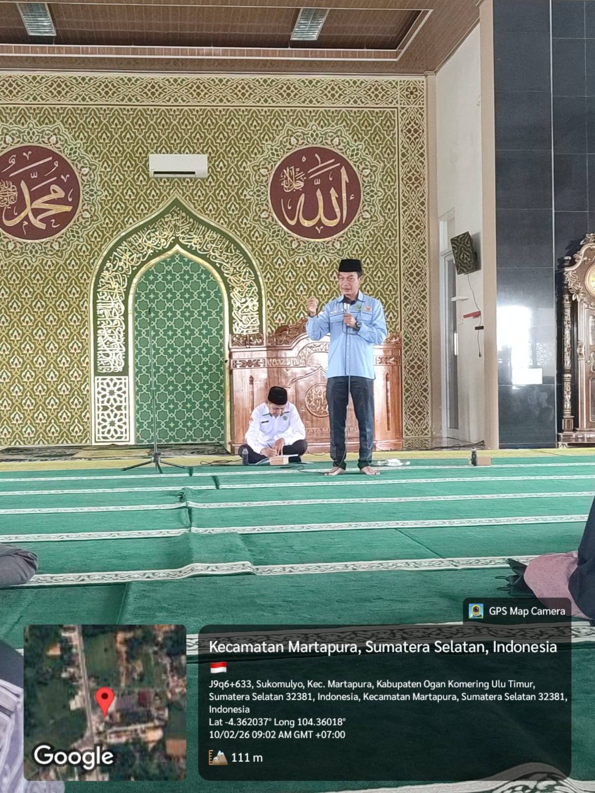 Kepala KUA Buay Madang Timur Memberikan Bekal Bagi CJH Zona I